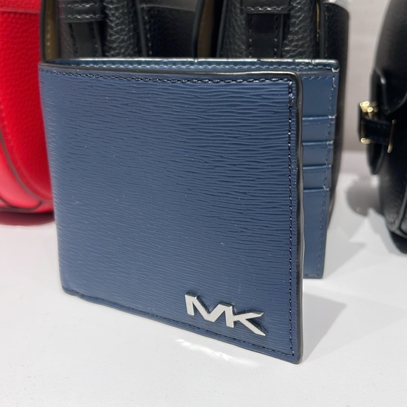 Michael Kors Cooper Billfold Wallet
Navy 
NWT - Picture 6 of 16